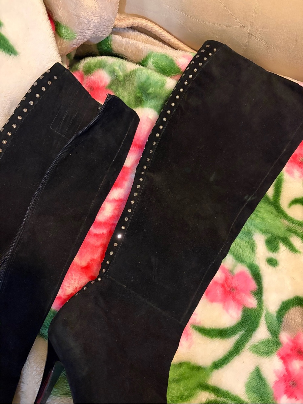 Women’s Black Suede Knee-High Stiletto Boots - Picture 3 of 7
